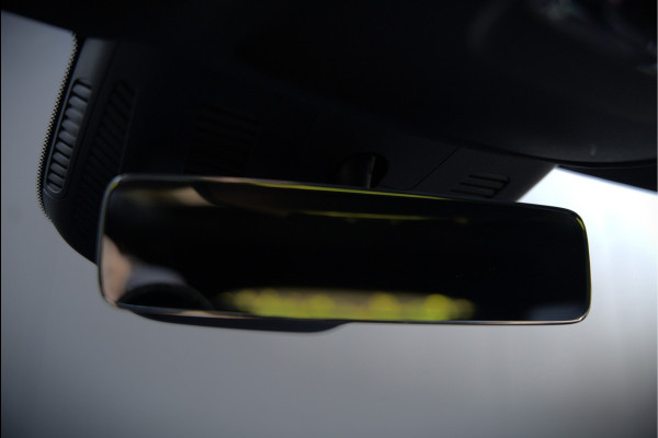 Mercedes-Benz A-Klasse AMG 35 4MATIC | Panoramadak | Burmester | Stoelverwarming | Keyless | Aero pack | Adaptive Cruise Control | Ambiance verlichting | Camera | Driving Assistant | DAB | LED