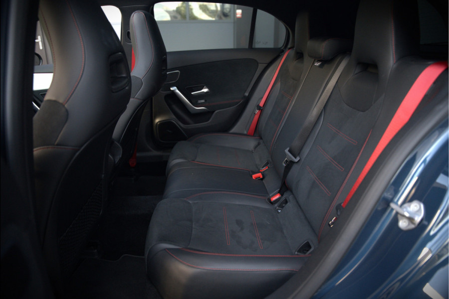 Mercedes-Benz A-Klasse AMG 35 4MATIC | Panoramadak | Burmester | Stoelverwarming | Keyless | Aero pack | Adaptive Cruise Control | Ambiance verlichting | Camera | Driving Assistant | DAB | LED
