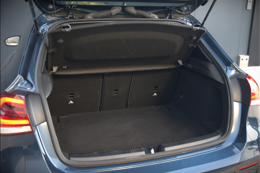 Mercedes-Benz A-Klasse AMG 35 4MATIC | Panoramadak | Burmester | Stoelverwarming | Keyless | Aero pack | Adaptive Cruise Control | Ambiance verlichting | Camera | Driving Assistant | DAB | LED
