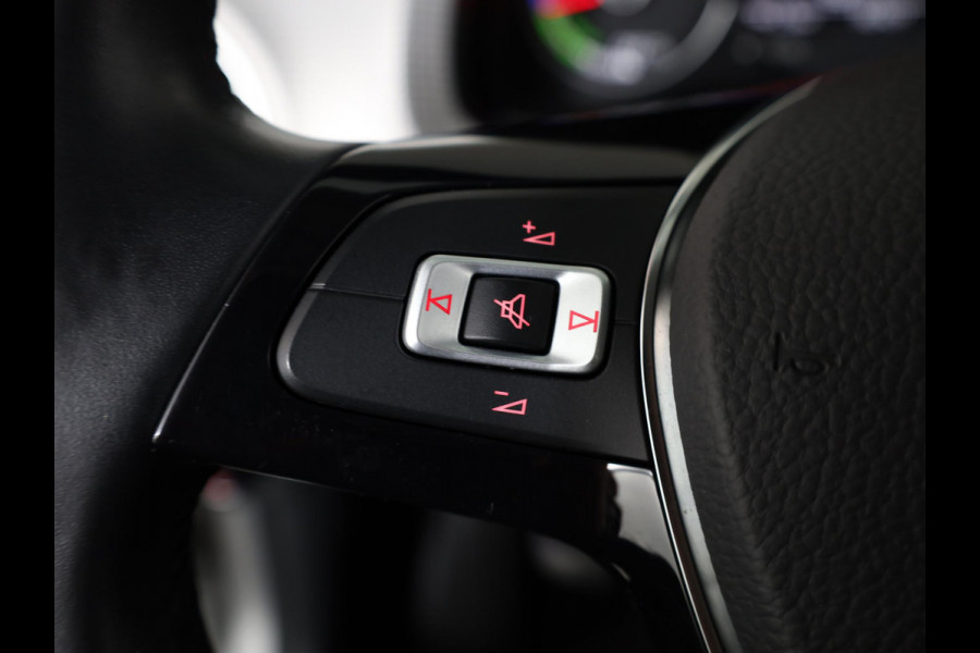 Volkswagen e-Up! e-up! Style 83 pk | Navigatie via App | Autom. airco | Cruise control | Parkeersensoren achter | Achteruitrijcamera | Stoelverwarming |
