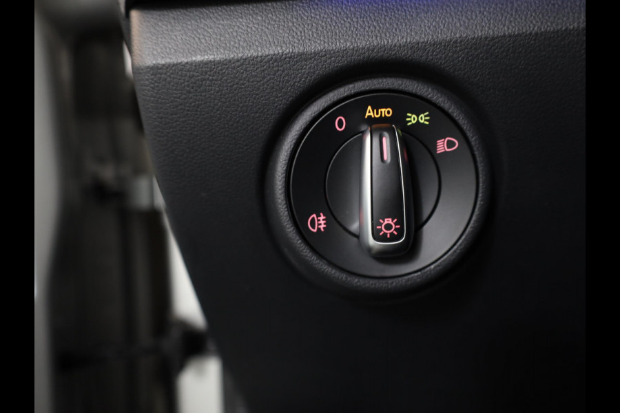 Volkswagen e-Up! e-up! Style 83 pk | Navigatie via App | Autom. airco | Cruise control | Parkeersensoren achter | Achteruitrijcamera | Stoelverwarming |