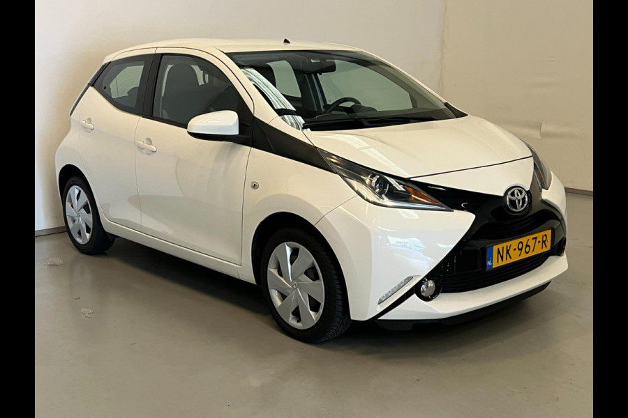 Toyota Aygo 1.0 VVT-i X-Play / NL-auto / Camera / Bluetooth