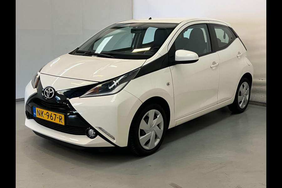 Toyota Aygo 1.0 VVT-i X-Play / NL-auto / Camera / Bluetooth