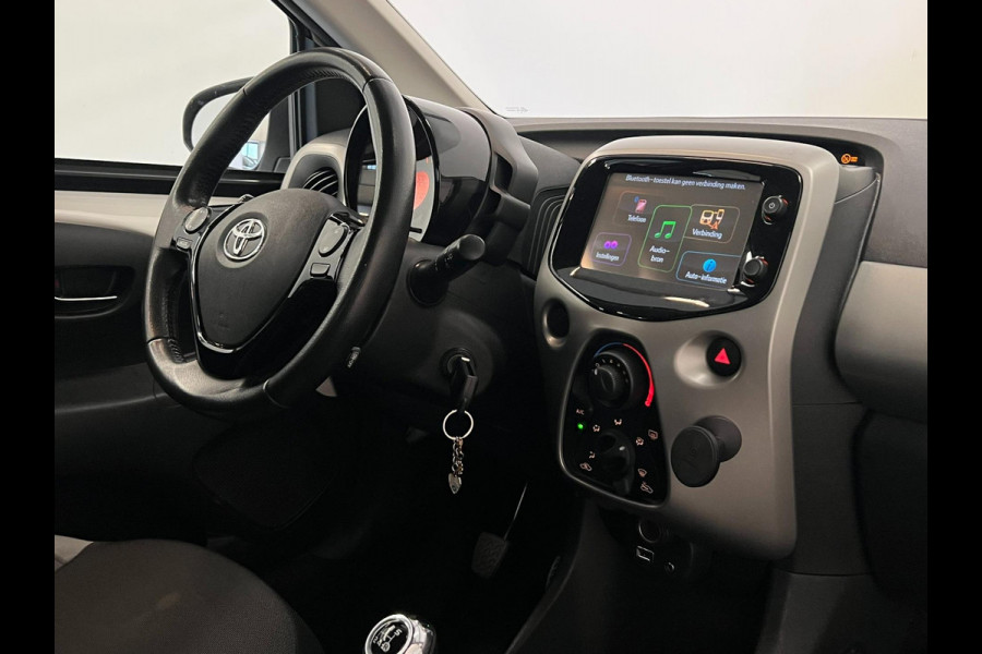 Toyota Aygo 1.0 VVT-i X-Play / NL-auto / Camera / Bluetooth