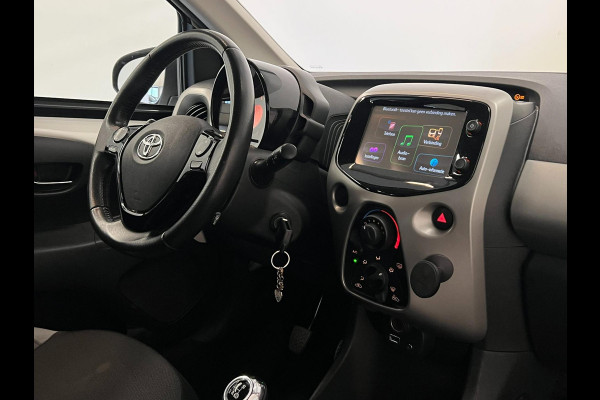 Toyota Aygo 1.0 VVT-i X-Play / NL-auto / Camera / Bluetooth