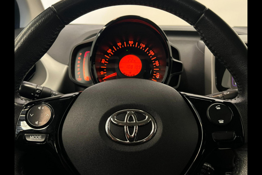 Toyota Aygo 1.0 VVT-i X-Play / NL-auto / Camera / Bluetooth