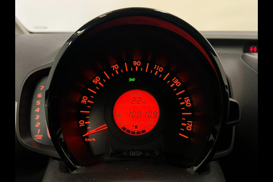 Toyota Aygo 1.0 VVT-i X-Play / NL-auto / Camera / Bluetooth