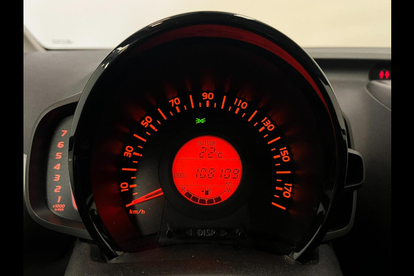 Toyota Aygo 1.0 VVT-i X-Play / NL-auto / Camera / Bluetooth