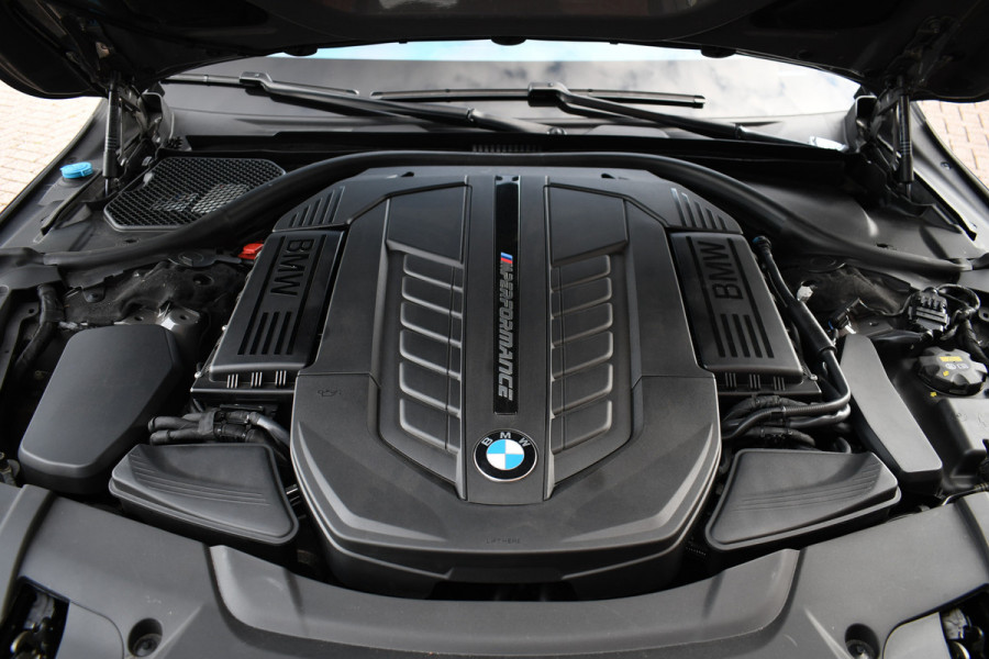 BMW 7 Serie M760Li xDrive 6.6 V12 | NL-auto | Bernina-grau | NP 262K | LCI