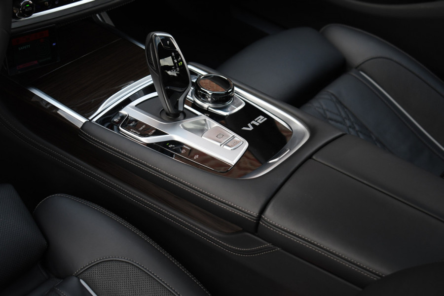 BMW 7 Serie M760Li xDrive 6.6 V12 | NL-auto | Bernina-grau | NP 262K | LCI