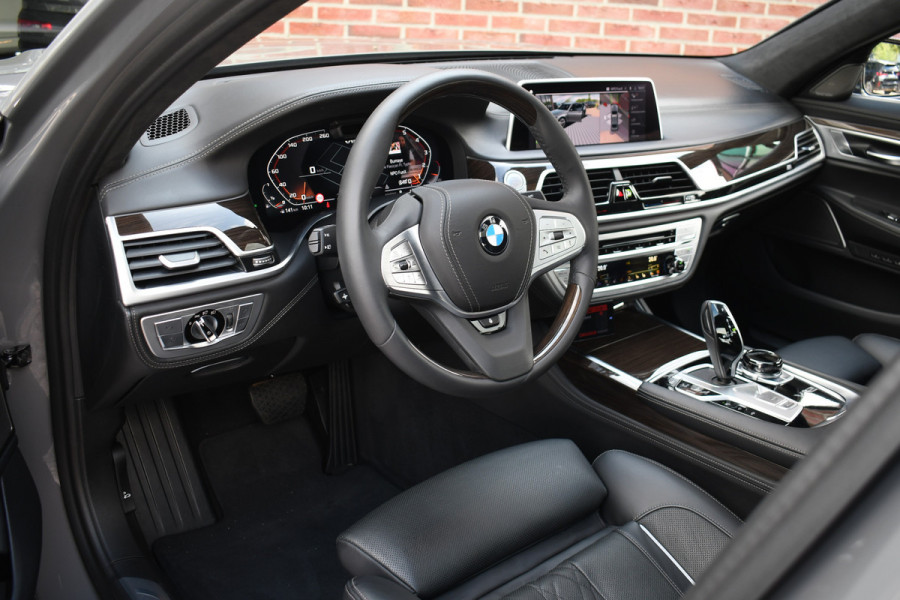 BMW 7 Serie M760Li xDrive 6.6 V12 | NL-auto | Bernina-grau | NP 262K | LCI
