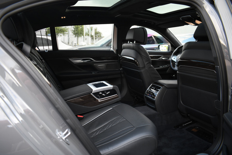 BMW 7 Serie M760Li xDrive 6.6 V12 | NL-auto | Bernina-grau | NP 262K | LCI