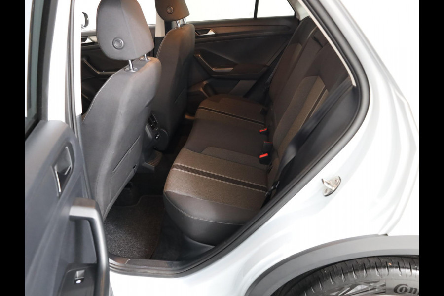 Volkswagen T-Roc 1.0 TSI Style 110 pk | Navigatie via App | Parkeersensoren (Park assist) | Adaptieve cruise control | Elektr. achterklep |