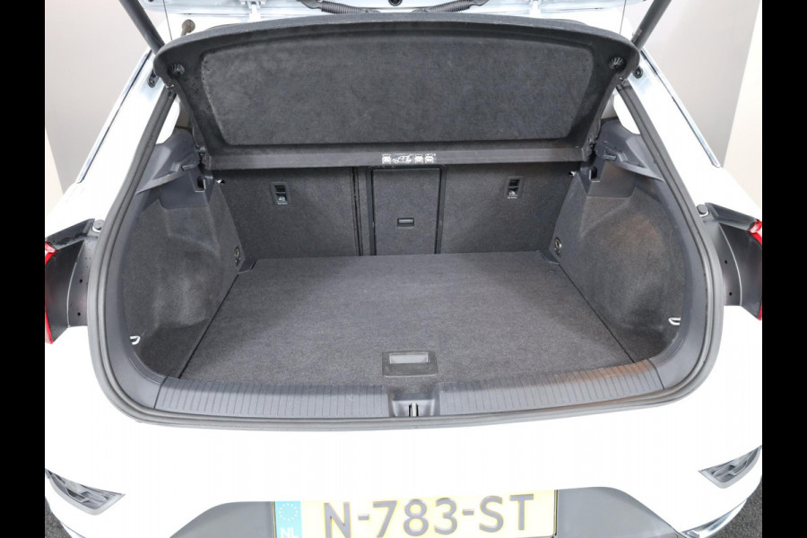 Volkswagen T-Roc 1.0 TSI Style 110 pk | Navigatie via App | Parkeersensoren (Park assist) | Adaptieve cruise control | Elektr. achterklep |