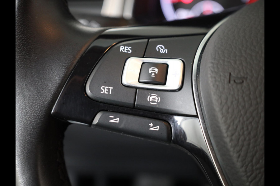 Volkswagen T-Roc 1.0 TSI Style 110 pk | Navigatie via App | Parkeersensoren (Park assist) | Adaptieve cruise control | Elektr. achterklep |