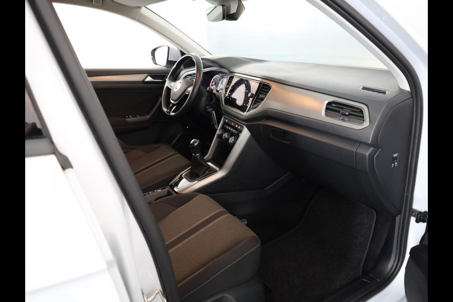Volkswagen T-Roc 1.0 TSI Style 110 pk | Navigatie via App | Parkeersensoren (Park assist) | Adaptieve cruise control | Elektr. achterklep |