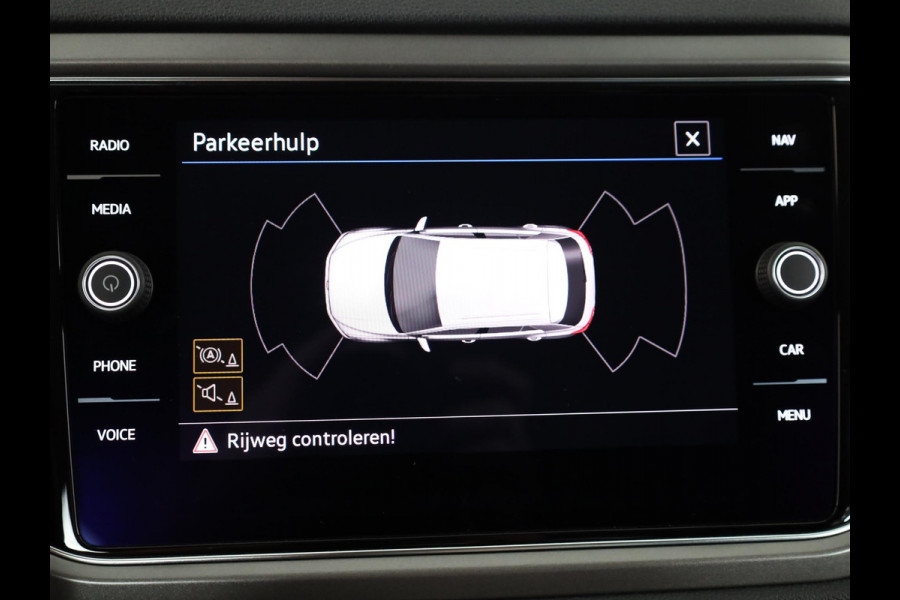 Volkswagen T-Roc 1.0 TSI Style 110 pk | Navigatie via App | Parkeersensoren (Park assist) | Adaptieve cruise control | Elektr. achterklep |