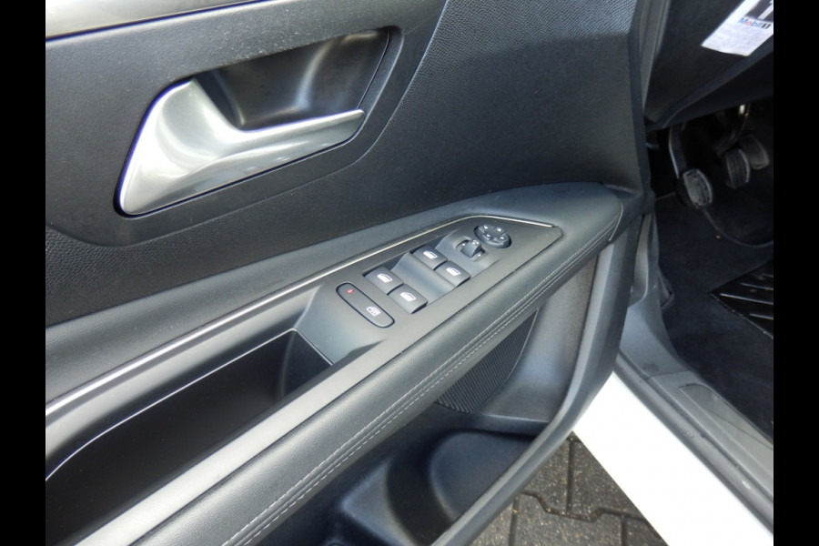 Peugeot 3008 1.2 130pk | PureTech BL Prem | Clima | Trekhaak | Leder |