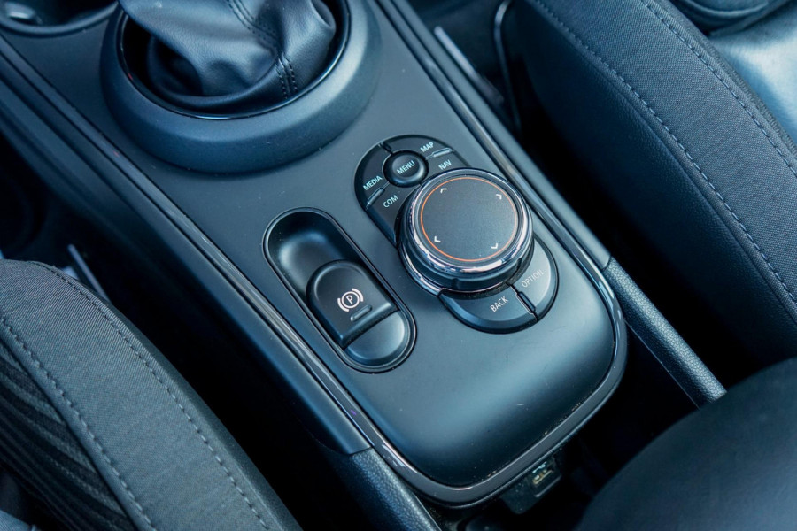MINI Countryman 2.0 Cooper S ALL4 Chili | Panoramadak | Keyless | Trekhaak | Adaptieve cruise | Carplay | Stoelverwarming