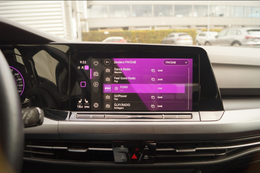 Volkswagen Golf 2.0 TDI Life Active Edition -LED-ECC-PDC-NAVI-