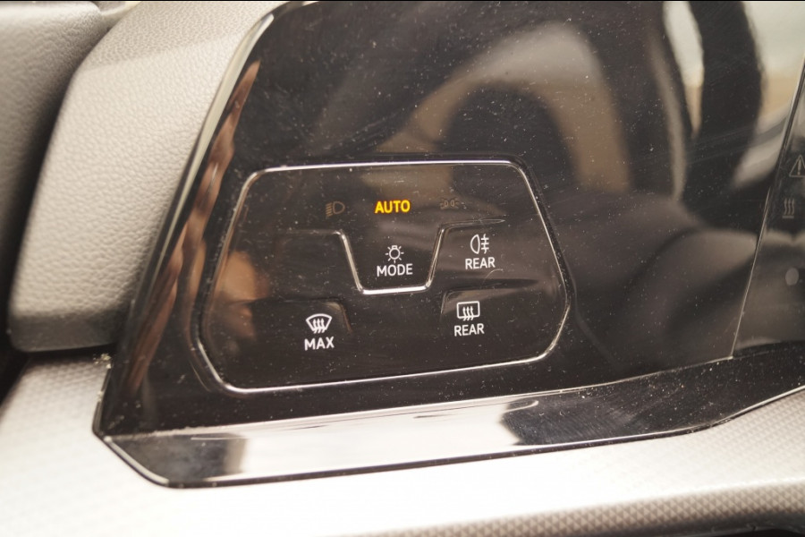 Volkswagen Golf 2.0 TDI Life Active Edition -LED-ECC-PDC-NAVI-