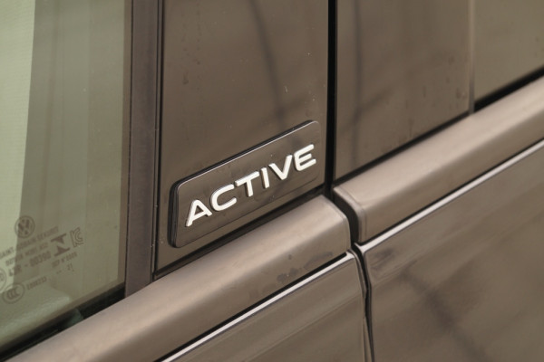 Volkswagen Golf 2.0 TDI Life Active Edition -LED-ECC-PDC-NAVI-