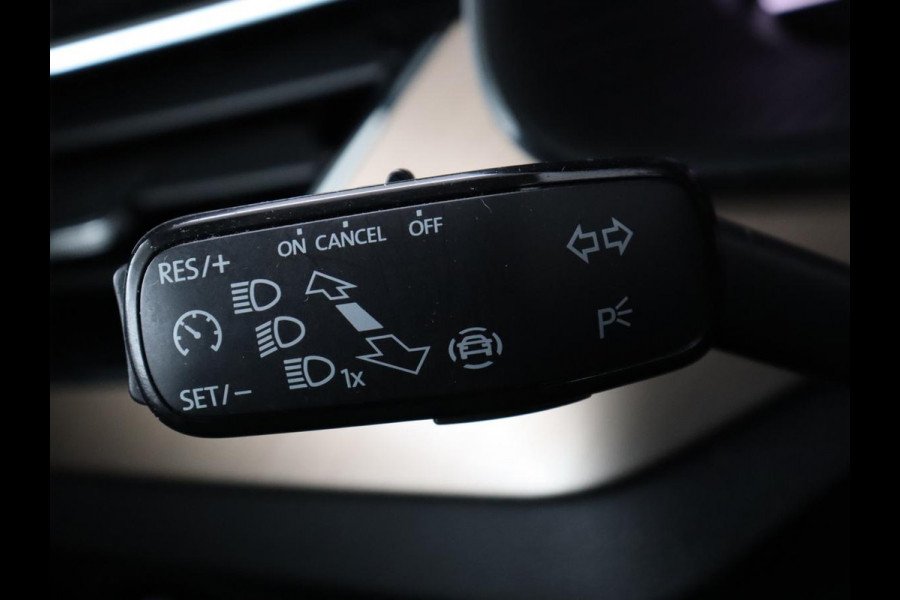 Škoda Kamiq 1.0 TSI Business Edition | Automaat | Stoelverwarming | Trekhaak | Carplay | Navigatie | Virtual Cockpit | Parkeerhulp | Climate control