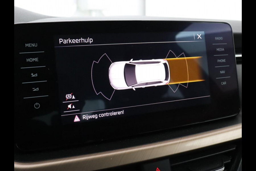 Škoda Kamiq 1.0 TSI Business Edition | Automaat | Stoelverwarming | Trekhaak | Carplay | Navigatie | Virtual Cockpit | Parkeerhulp | Climate control