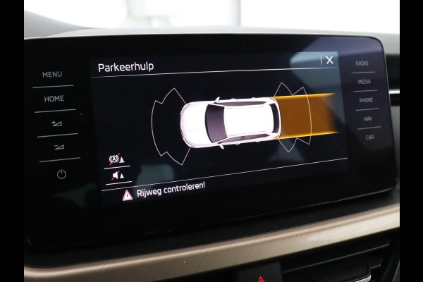 Škoda Kamiq 1.0 TSI Business Edition | Automaat | Stoelverwarming | Trekhaak | Carplay | Navigatie | Virtual Cockpit | Parkeerhulp | Climate control