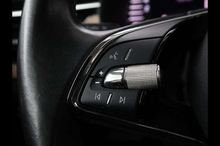Škoda Kamiq 1.0 TSI Business Edition | Automaat | Stoelverwarming | Trekhaak | Carplay | Navigatie | Virtual Cockpit | Parkeerhulp | Climate control