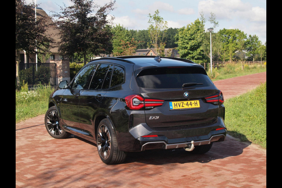 BMW iX3 High Executive 80 kWh | Panoramadak | Camera | Cruise Control | Trekhaak | Apple Carplay |