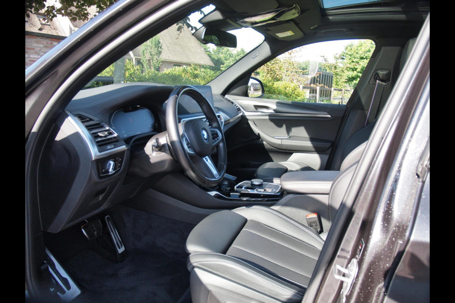 BMW iX3 High Executive 80 kWh | Panoramadak | Camera | Cruise Control | Trekhaak | Apple Carplay |