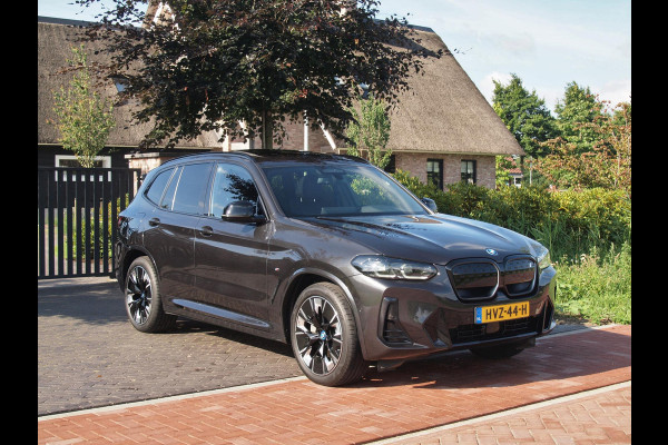 BMW iX3 High Executive 80 kWh | Panoramadak | Camera | Cruise Control | Trekhaak | Apple Carplay |