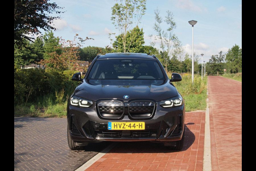 BMW iX3 High Executive 80 kWh | Panoramadak | Camera | Cruise Control | Trekhaak | Apple Carplay |