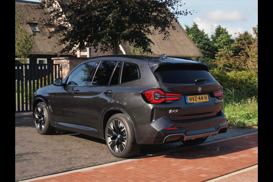 BMW iX3 High Executive 80 kWh | Panoramadak | Camera | Cruise Control | Trekhaak | Apple Carplay |