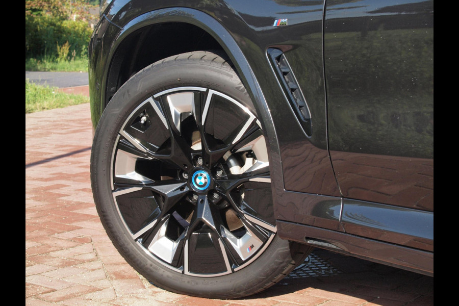 BMW iX3 High Executive 80 kWh | Panoramadak | Camera | Cruise Control | Trekhaak | Apple Carplay |