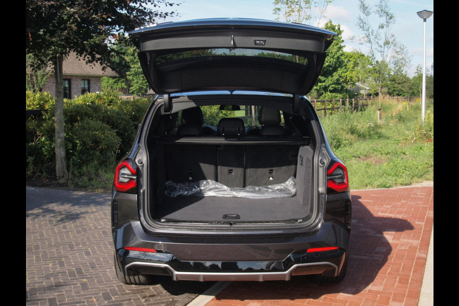 BMW iX3 High Executive 80 kWh | Panoramadak | Camera | Cruise Control | Trekhaak | Apple Carplay |