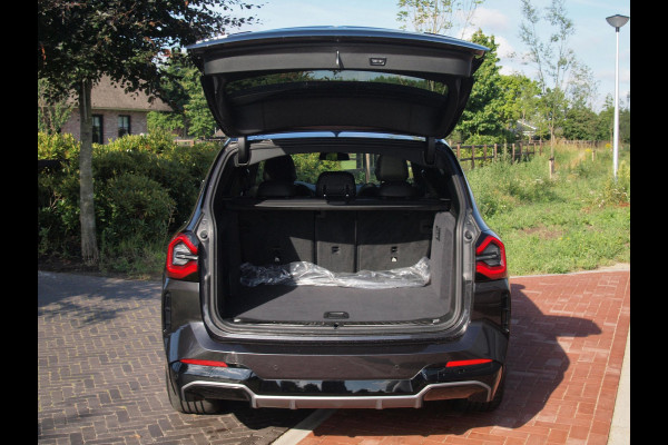 BMW iX3 High Executive 80 kWh | Panoramadak | Camera | Cruise Control | Trekhaak | Apple Carplay |