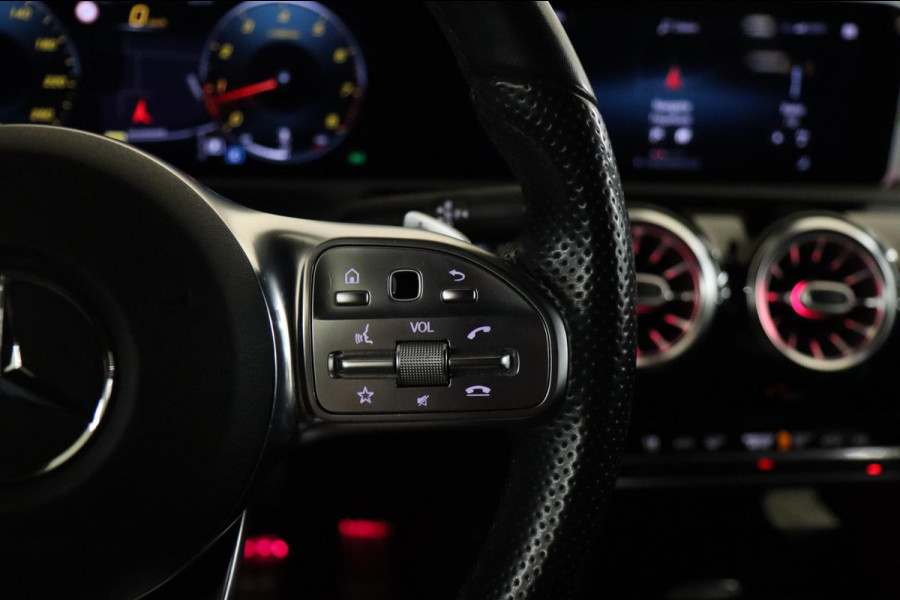 Mercedes-Benz A-Klasse 250 AMG Edition 1 /PANO/SFEER/CAM/LANE ASSIST/BOMVOL!