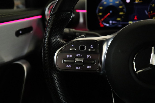 Mercedes-Benz A-Klasse 250 AMG Edition 1 /PANO/SFEER/CAM/LANE ASSIST/BOMVOL!