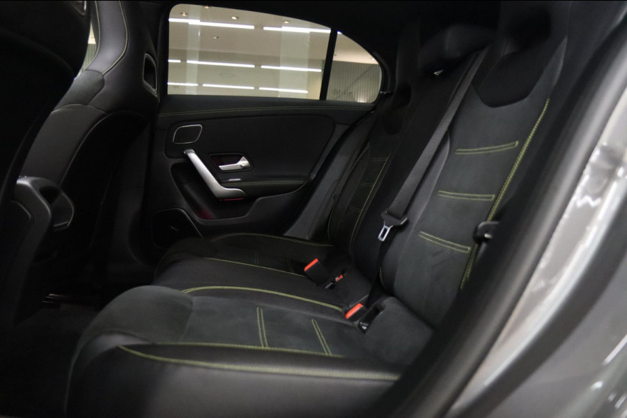 Mercedes-Benz A-Klasse 250 AMG Edition 1 /PANO/SFEER/CAM/LANE ASSIST/BOMVOL!