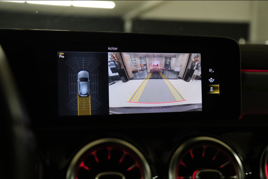 Mercedes-Benz A-Klasse 250 AMG Edition 1 /PANO/SFEER/CAM/LANE ASSIST/BOMVOL!