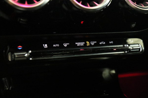 Mercedes-Benz A-Klasse 250 AMG Edition 1 /PANO/SFEER/CAM/LANE ASSIST/BOMVOL!