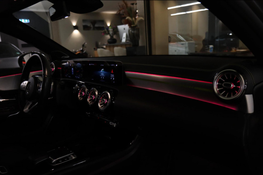 Mercedes-Benz A-Klasse 250 AMG Edition 1 /PANO/SFEER/CAM/LANE ASSIST/BOMVOL!