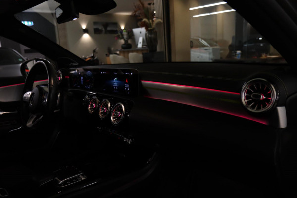 Mercedes-Benz A-Klasse 250 AMG Edition 1 /PANO/SFEER/CAM/LANE ASSIST/BOMVOL!
