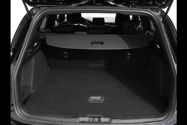 Ford FOCUS Wagon 1.0 EcoBoost ST Line Business Demo! | Navigatie | Adaptive Cruise Control | Trekhaak | Head Up Display | Privacy Glass | Lane Assist |Full LED koplampen