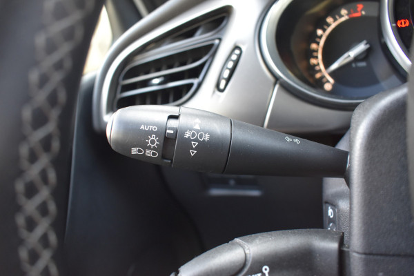 DS DS 3 1.2 PureTech So Chic / Airco / Cruise control / 16" LM / Lage km stand!