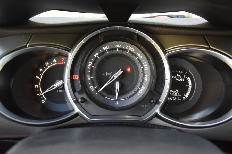 DS DS 3 1.2 PureTech So Chic / Airco / Cruise control / 16" LM / Lage km stand!