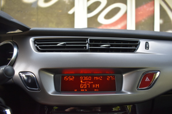 DS DS 3 1.2 PureTech So Chic / Airco / Cruise control / 16" LM / Lage km stand!
