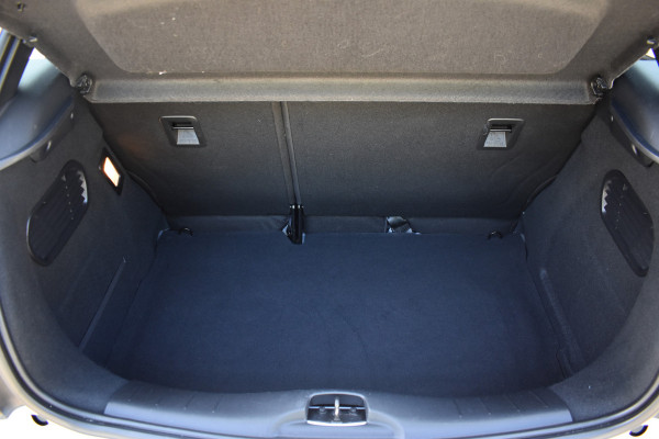 DS DS 3 1.2 PureTech So Chic / Airco / Cruise control / 16" LM / Lage km stand!